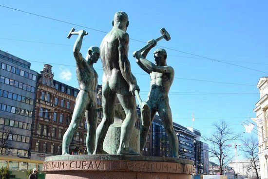 The Three Smiths Statue